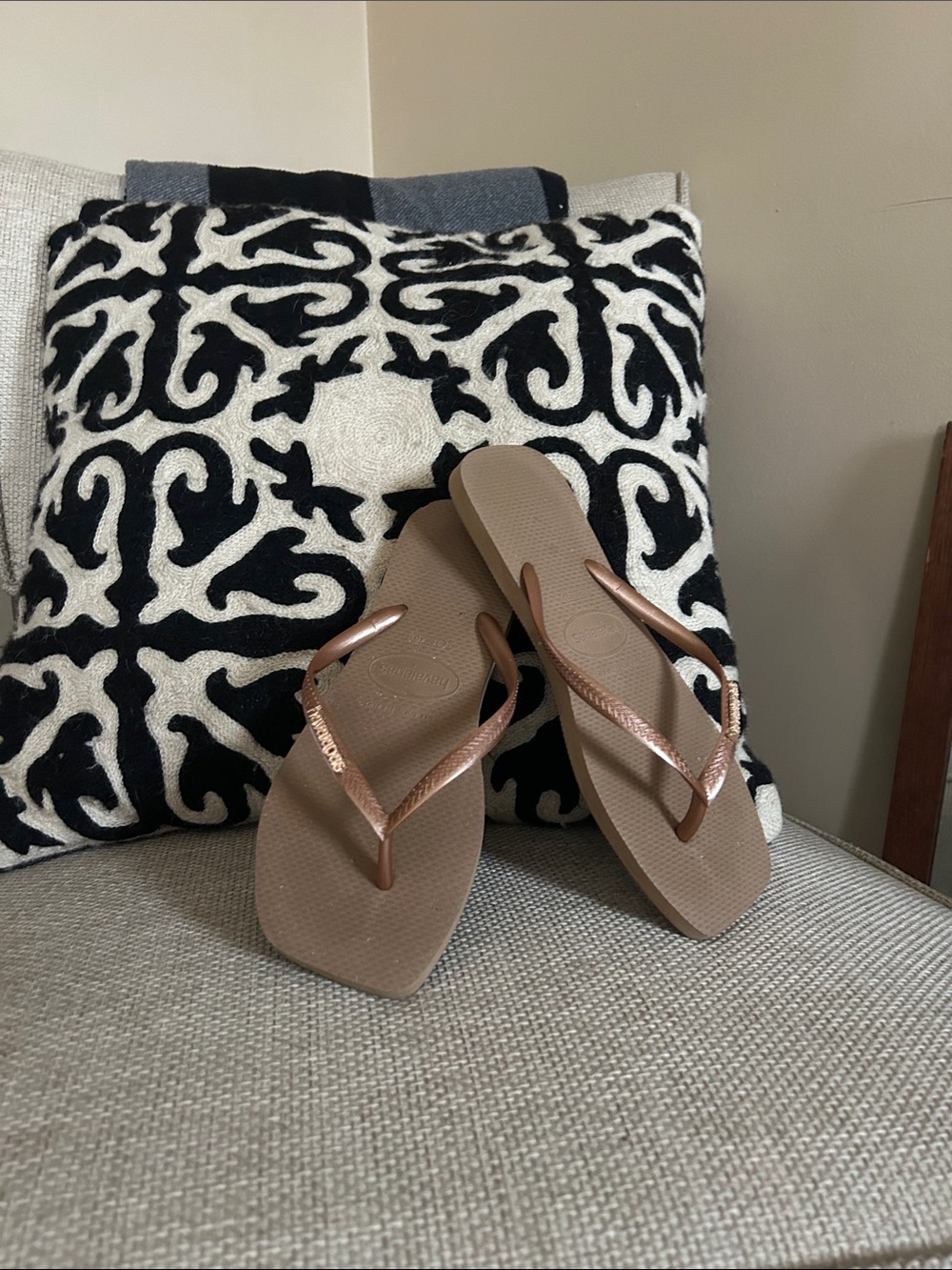 Havaianas Women's Tan Sandals with Rose Gold Straps